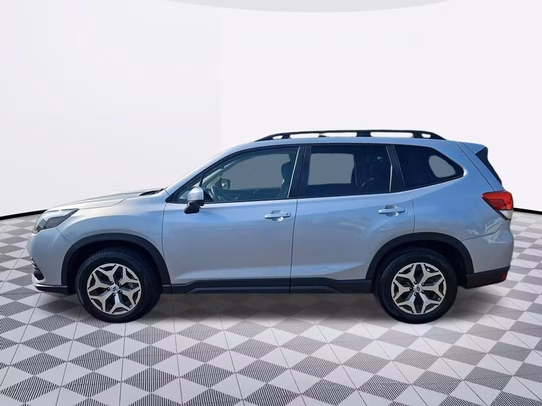 2023 Subaru Forester Premium - Image 2
