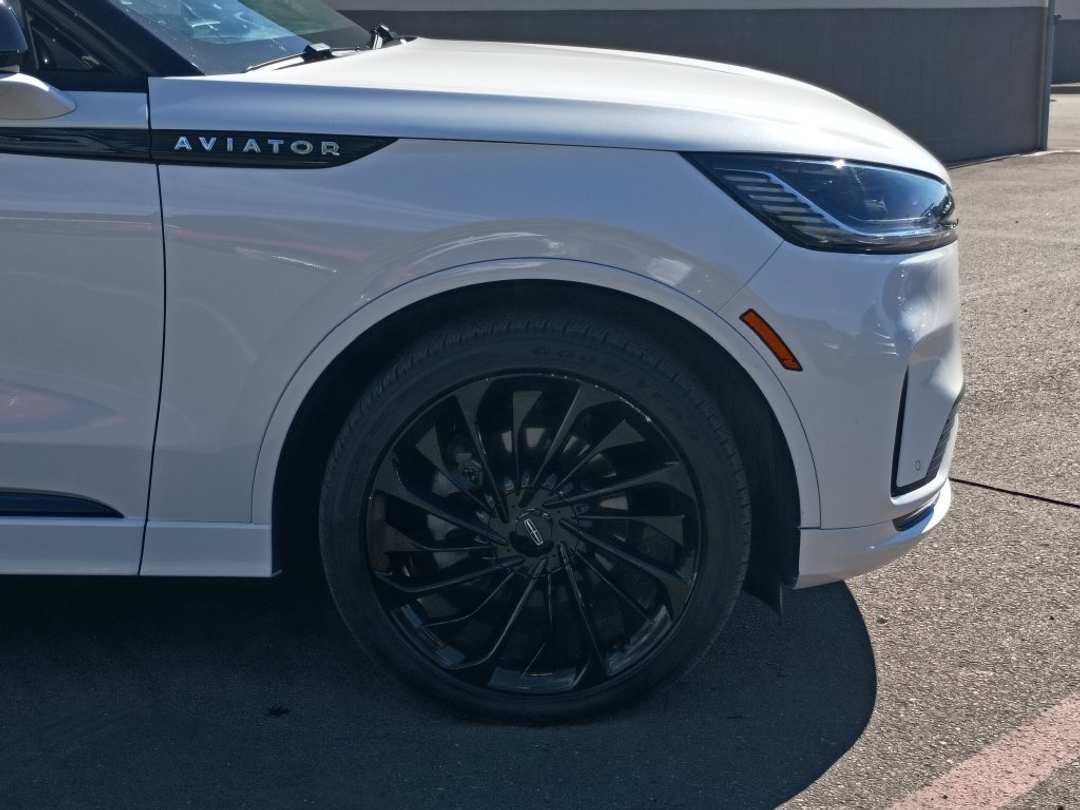 2025 Lincoln Aviator Reserve - Image 2