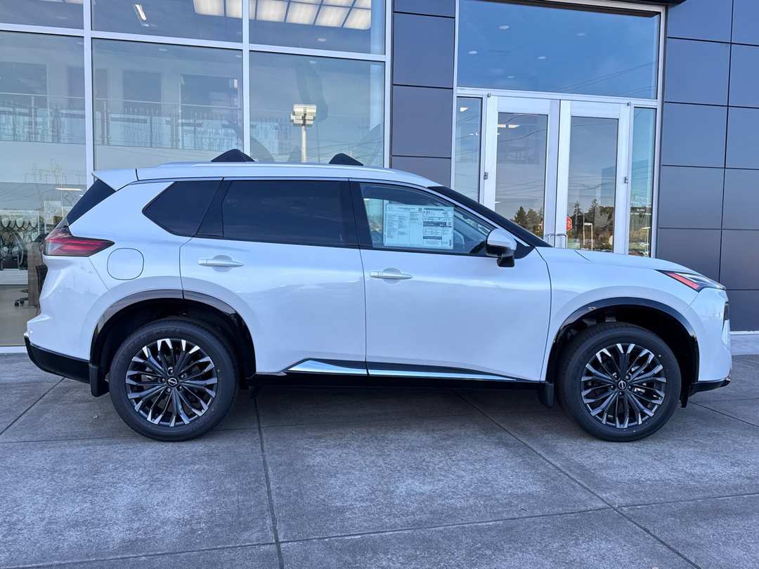 2026 Nissan Rogue Platinum - Image 3