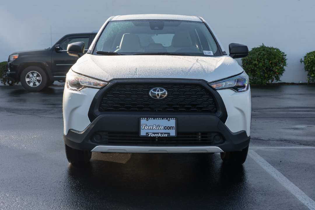 2022 Toyota Corolla Cross L - Image 2