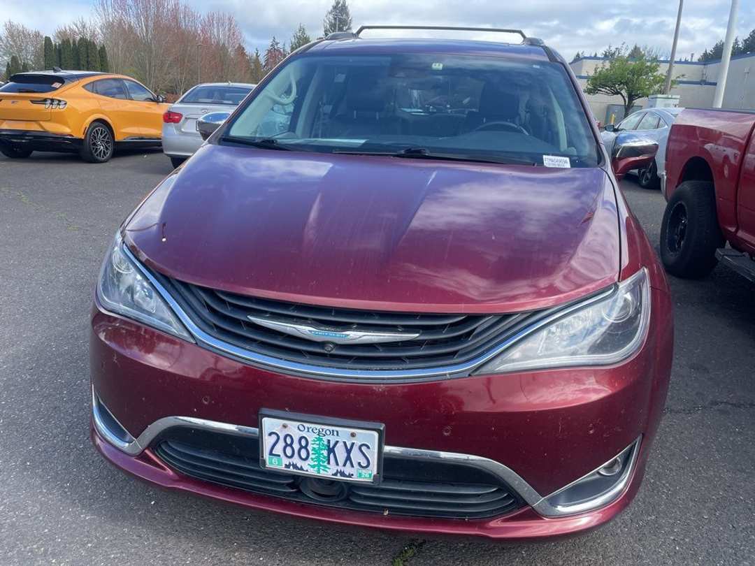 2018 Chrysler Pacifica Hybrid Limited - Image 2