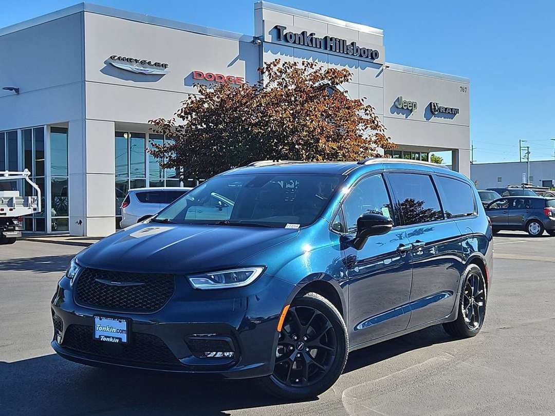 2025 Chrysler Pacifica Limited - Image 2