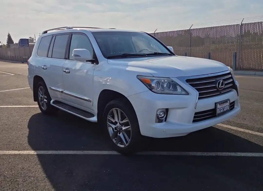 2014 Lexus Lx 570 - Image 2