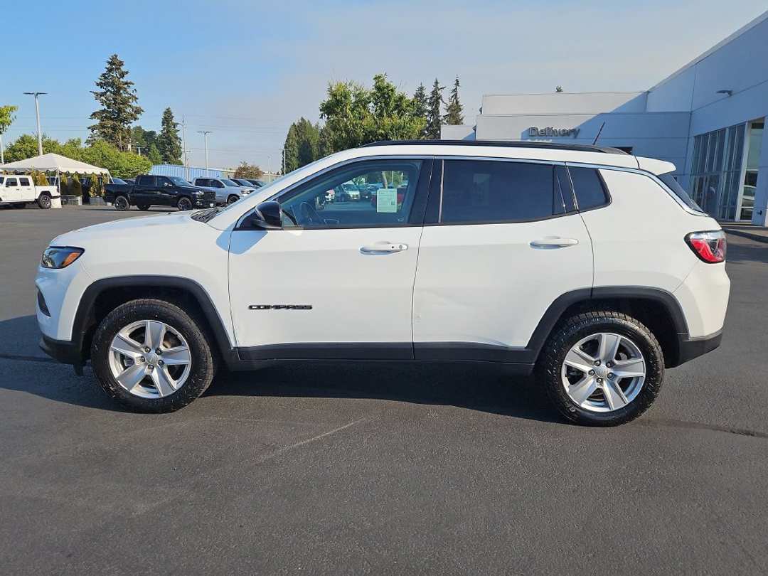 2022 Jeep Compass Latitude - Image 3
