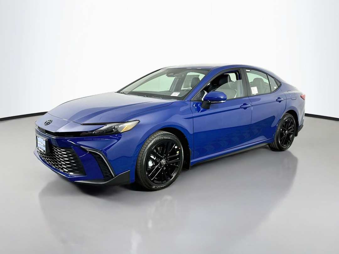 2026 Toyota Camry SE - Image 3