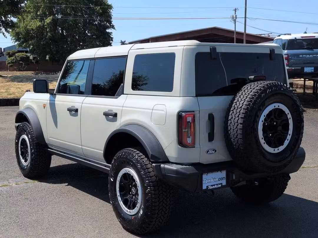 2026 Ford Bronco Badlands - Image 3