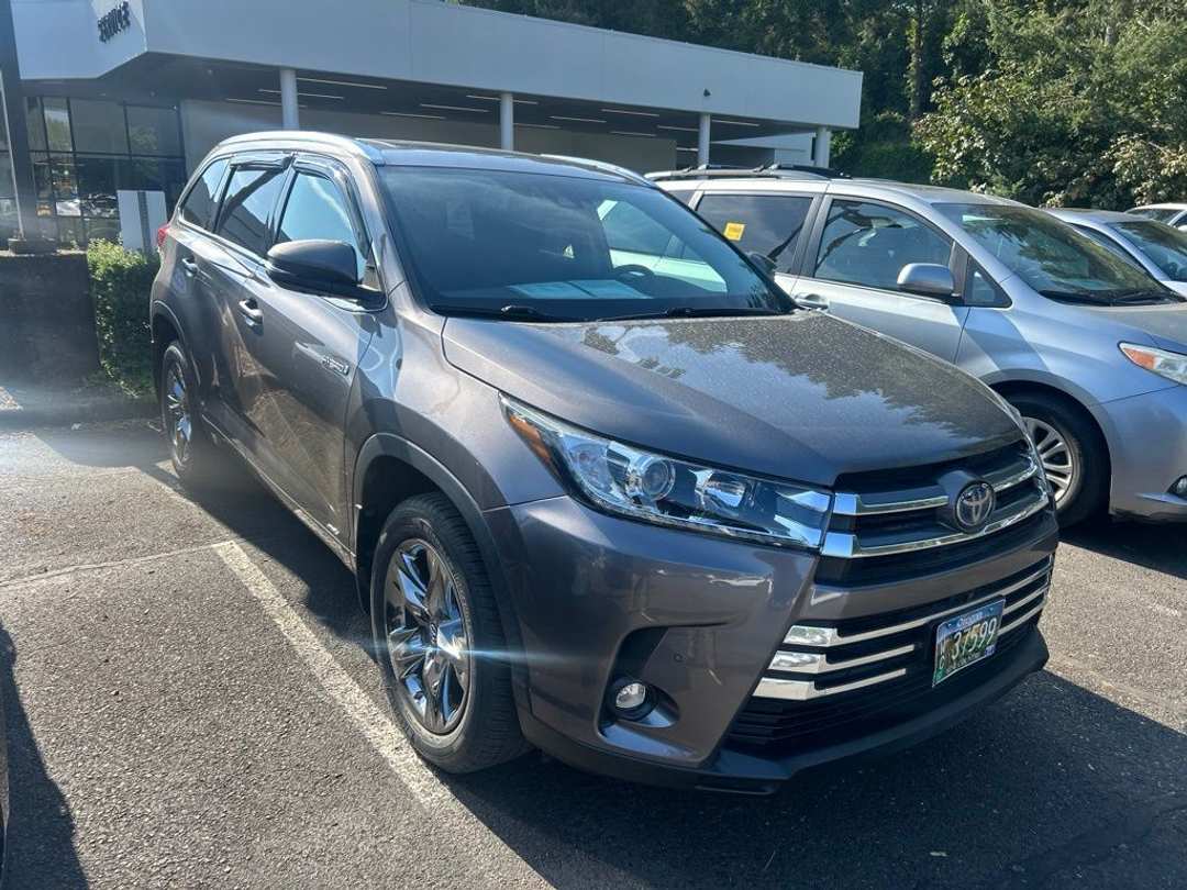 2019 Toyota Highlander Hybrid Limited Platinum - Image 2