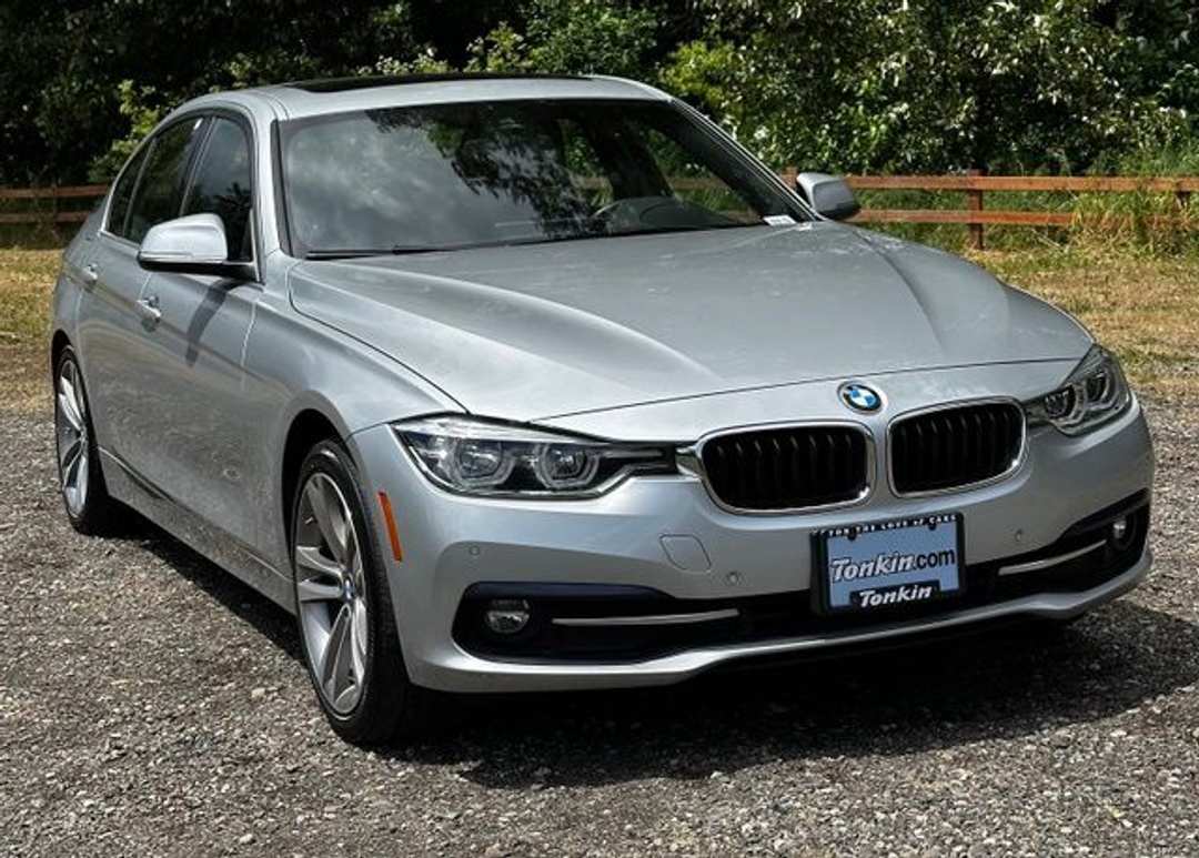 2018 BMW 3 Series 328d - Image 2