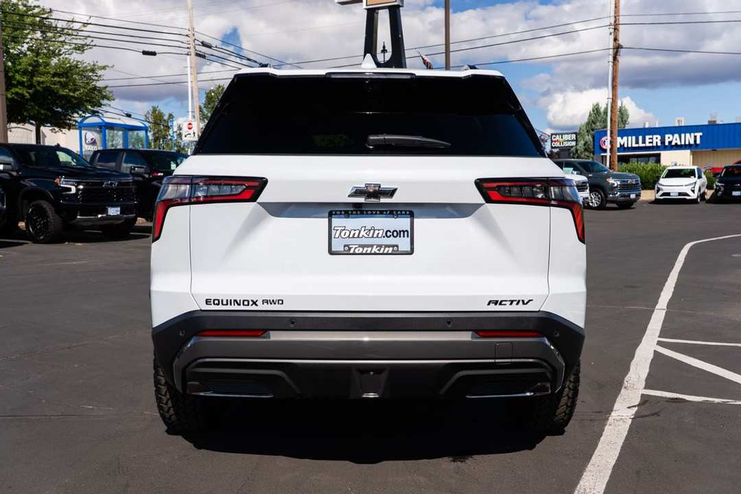 2027 Chevrolet Equinox ACTIV - Image 3