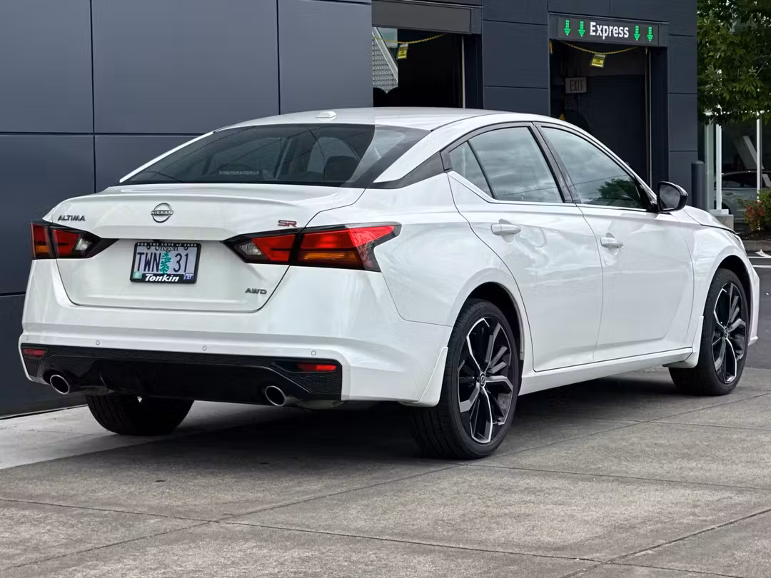 2025 Nissan Altima 2.5 SR - Image 3