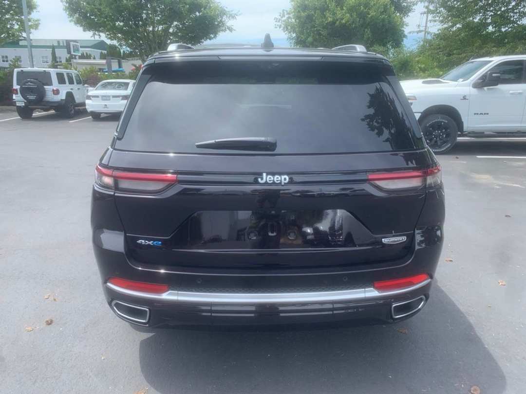 2022 Jeep Grand Cherokee Summit 4xe - Image 3