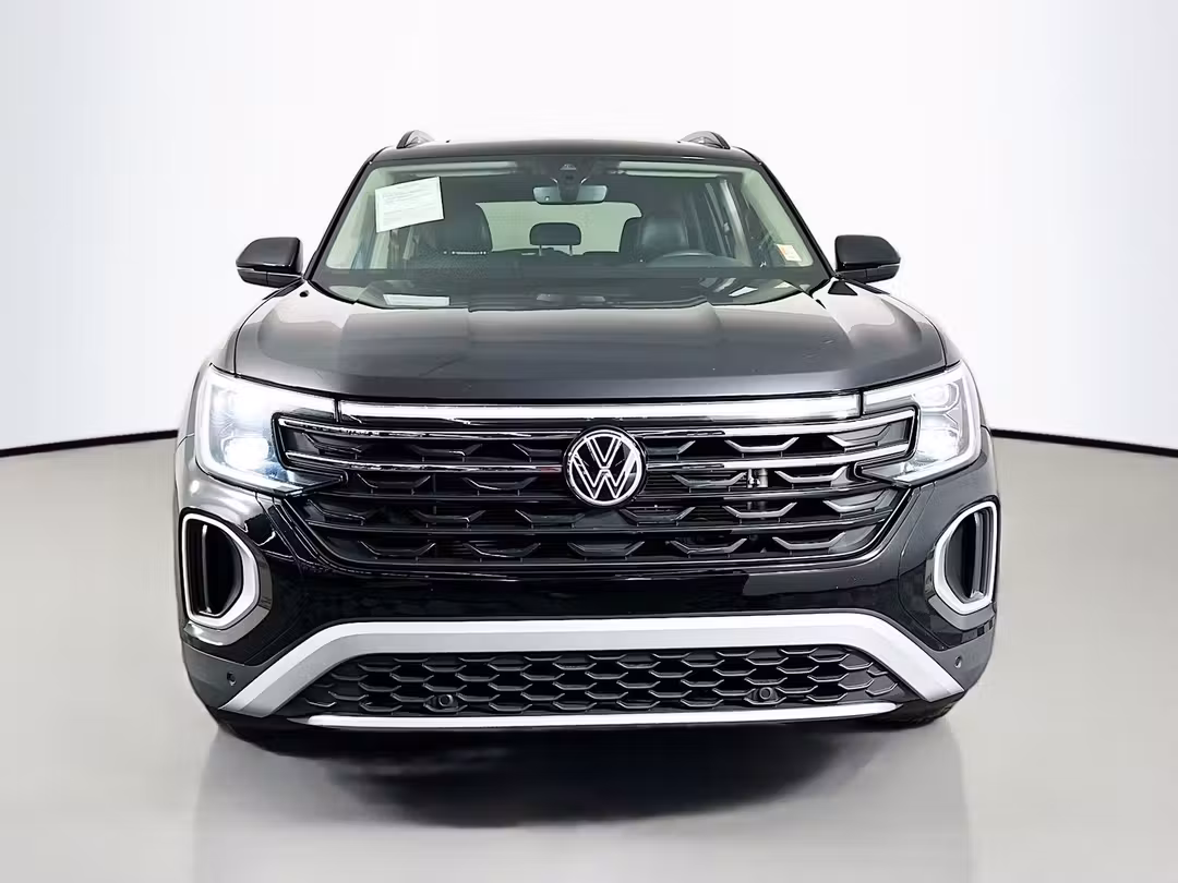 2024 Volkswagen Atlas 2.0T Peak Edition SE w/Technology - Image 2