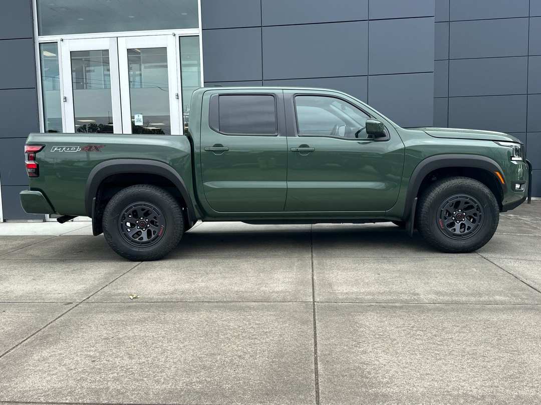 2025 Nissan Frontier PRO4X - Image 2