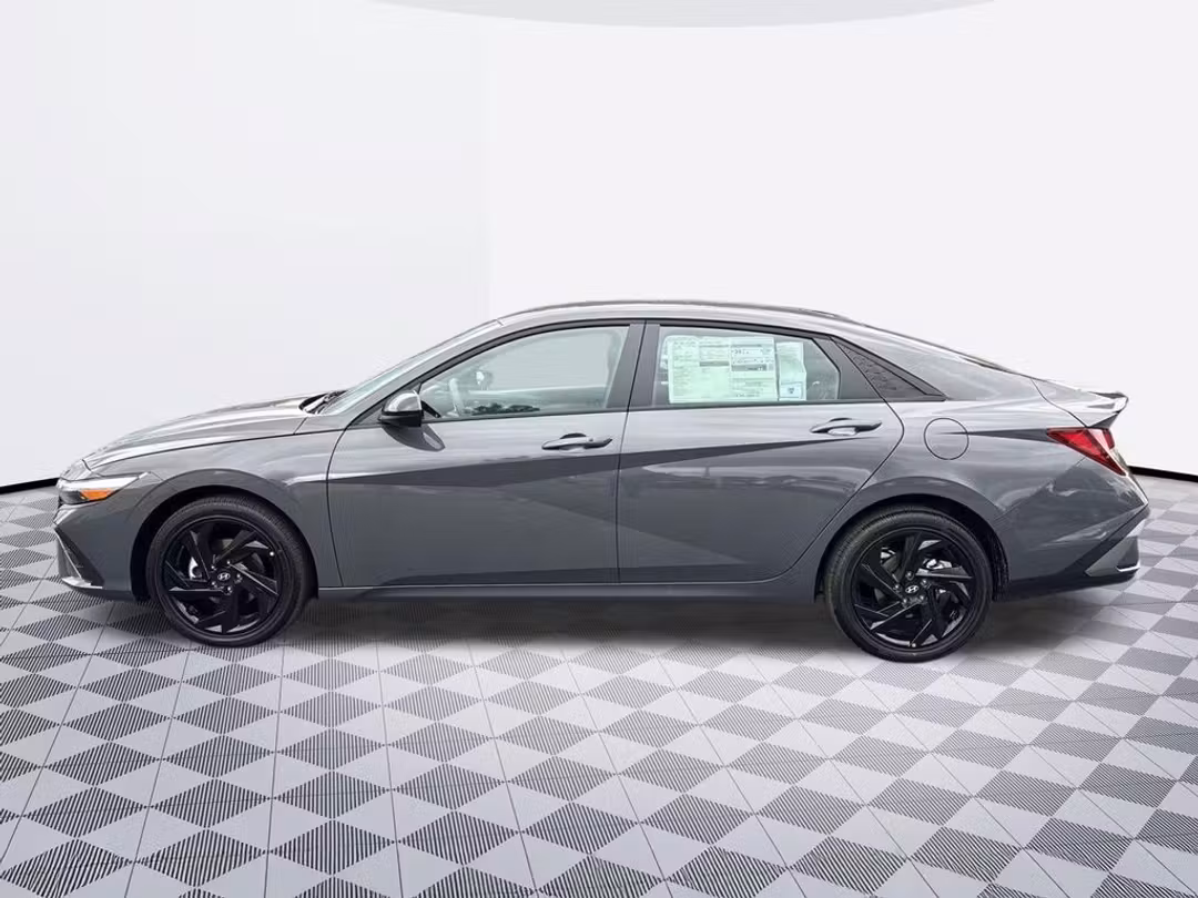 2026 Hyundai Elantra SEL Sport - Image 3