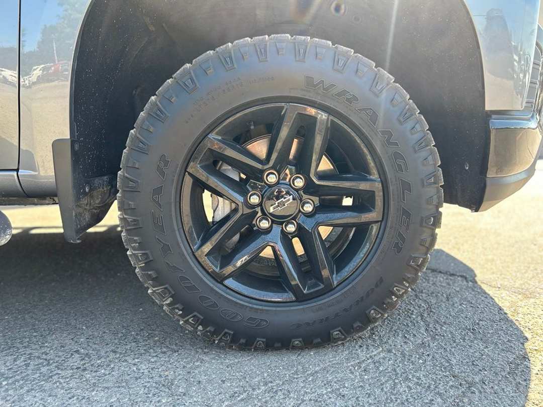 2022 Chevrolet Silverado 1500 Ltd LT Trail Boss - Image 2