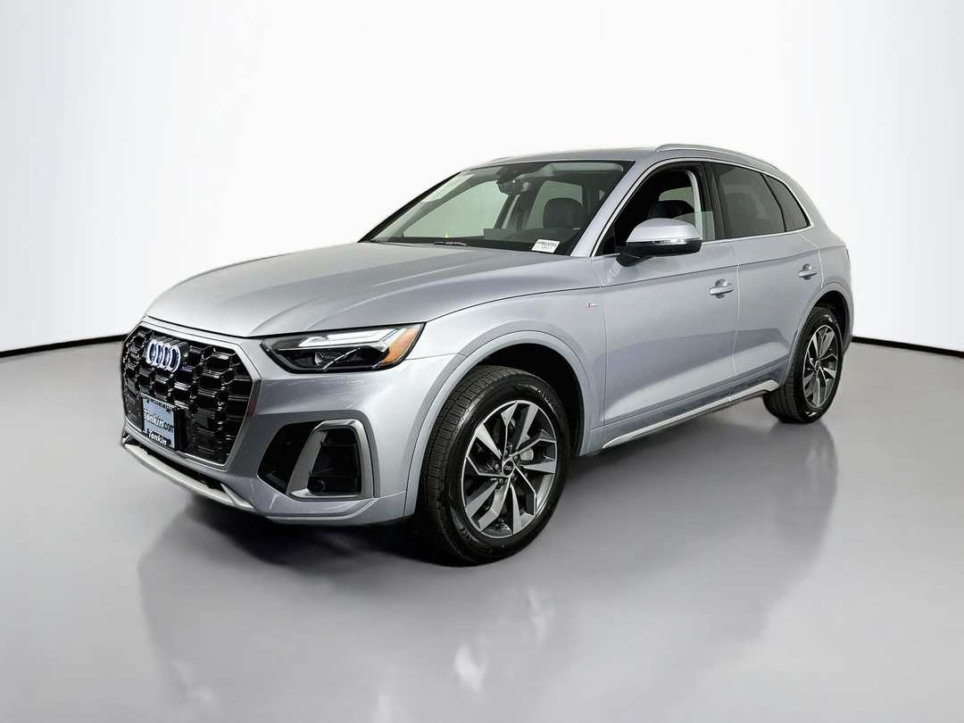 2023 Audi Q5 45 S line Premium - Image 3