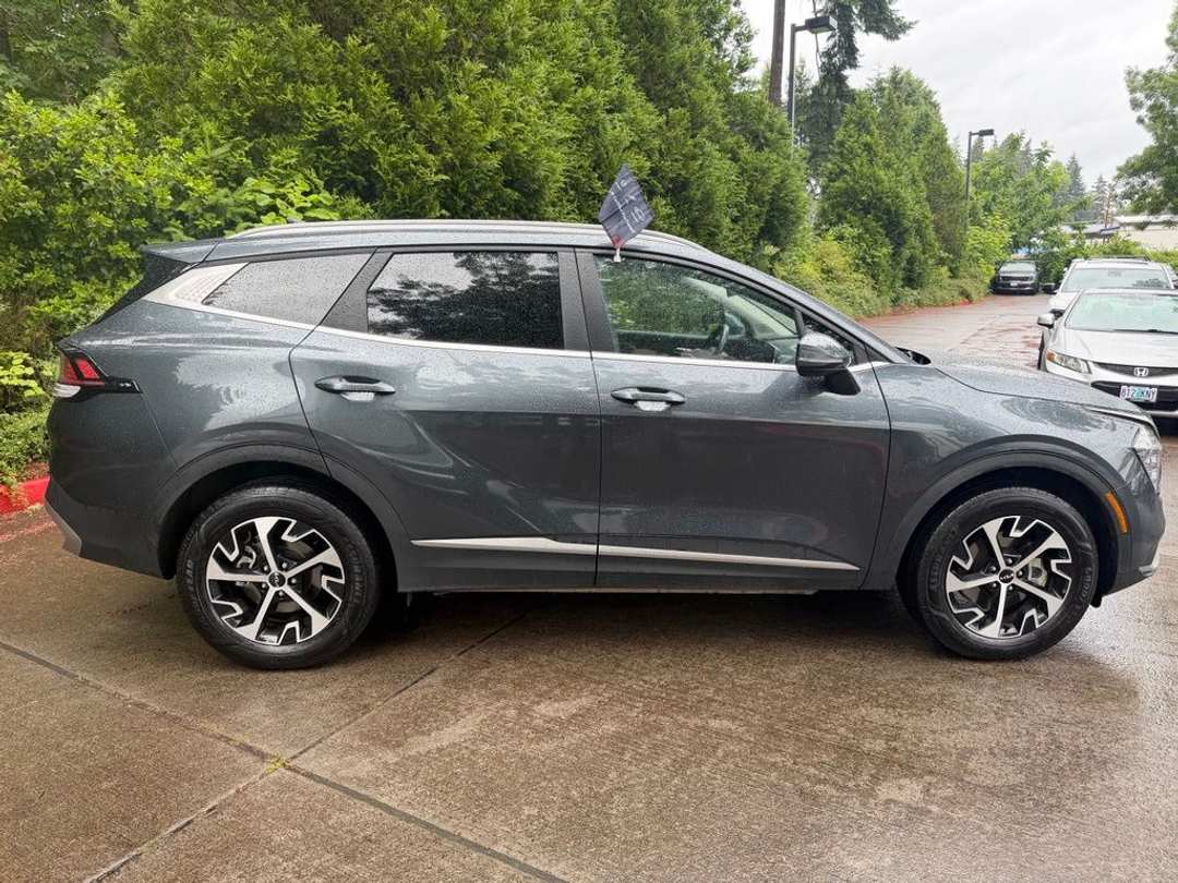 2025 Kia Sportage Hybrid EX - Image 3