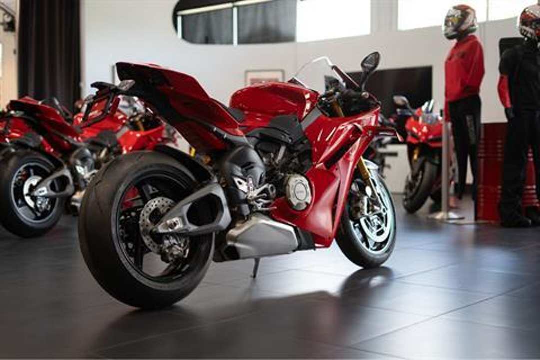 2025 Ducati Pani V4S - Image 2