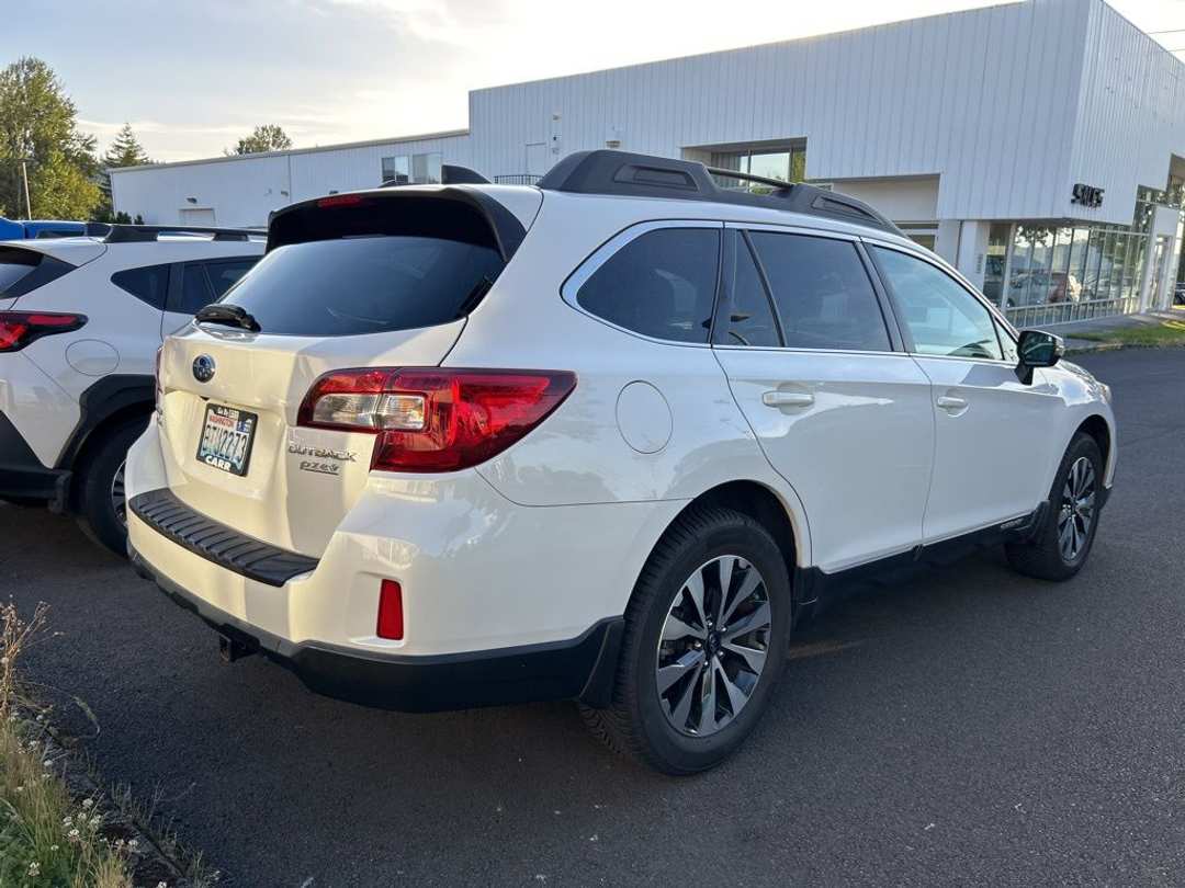 2017 Subaru Outback 2.5i - Image 2