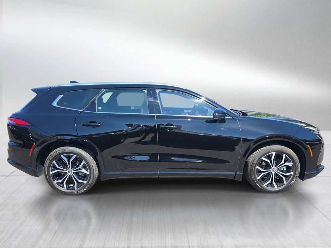 2025 Toyota Crown Signia XLE - Image 2