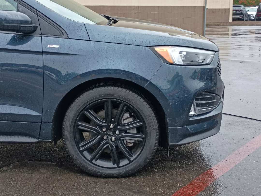 2024 Ford Edge ST Line - Image 2