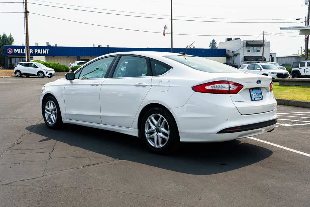 2016 Ford Fusion SE - Image 3