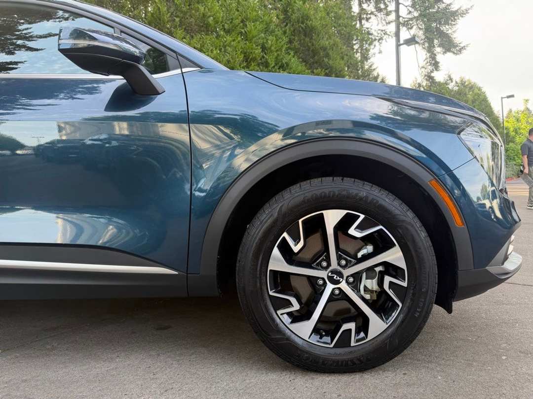 2023 Kia Sportage Hybrid EX - Image 3