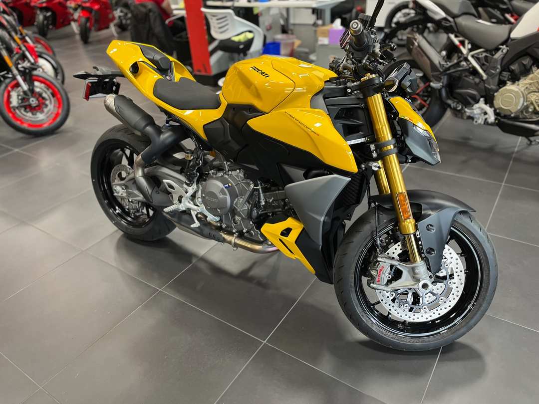 2026 Ducati Streetfighter V2 S - Image 2