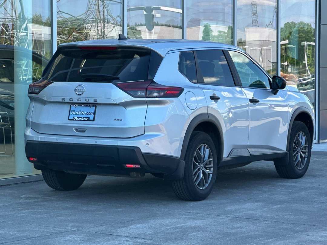 2025 Nissan Rogue S - Image 3