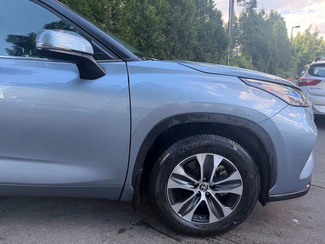 2023 Toyota Highlander XLE - Image 3