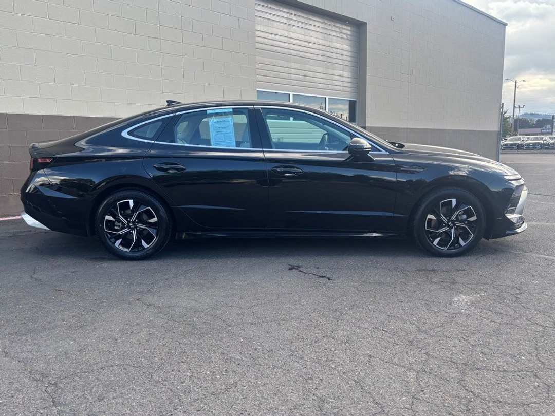 2025 Hyundai Sonata SEL - Image 3