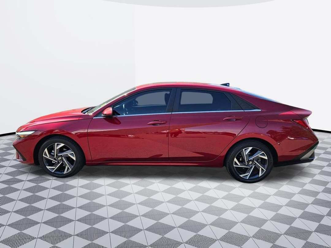 2024 Hyundai Elantra SEL - Image 3
