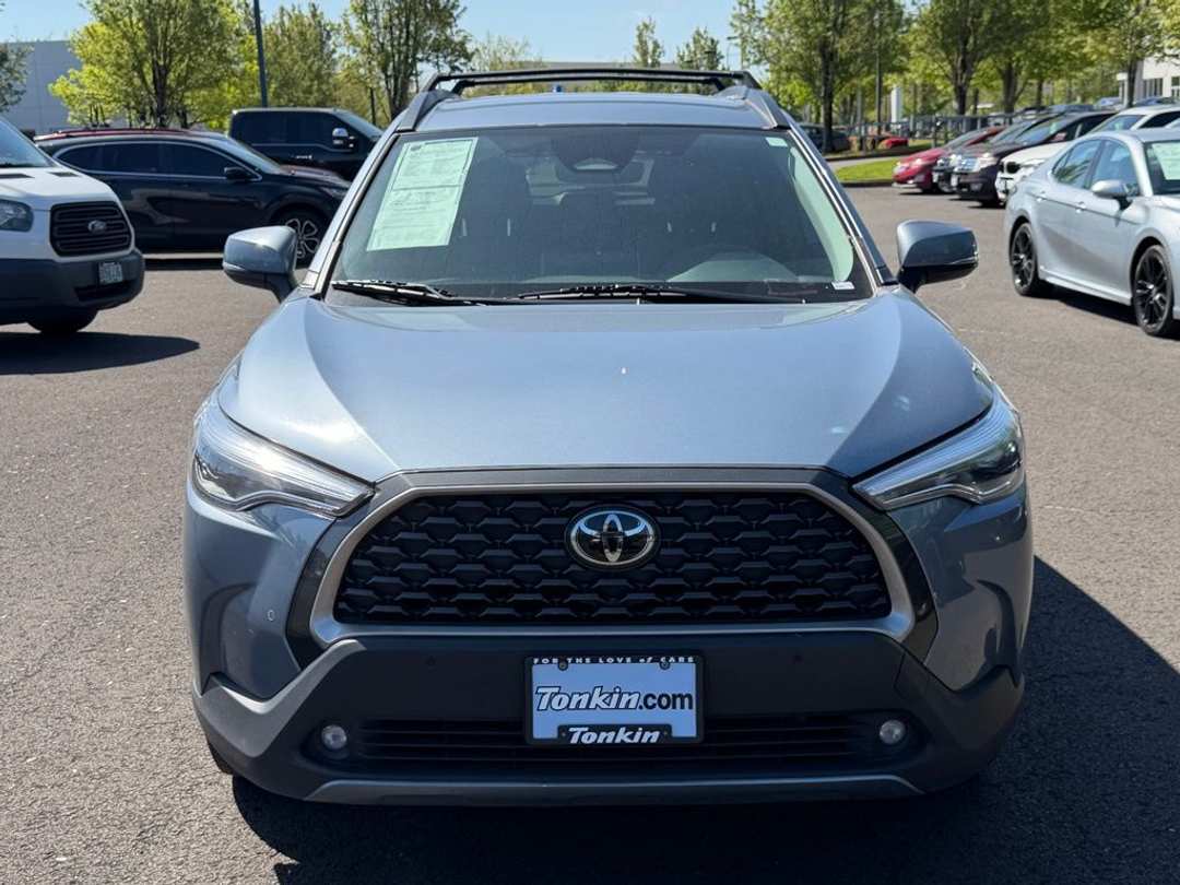 2023 Toyota Corolla Cross XLE - Image 3