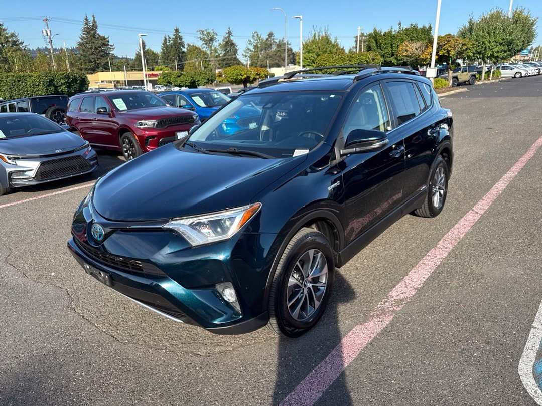 2018 Toyota Rav4 Hybrid XLE - Image 3