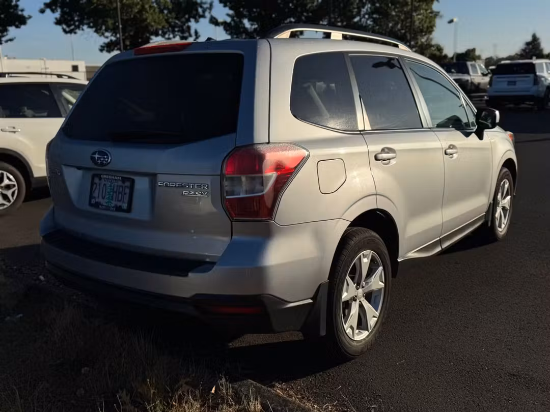 2015 Subaru Forester 2.5i Premium - Image 2