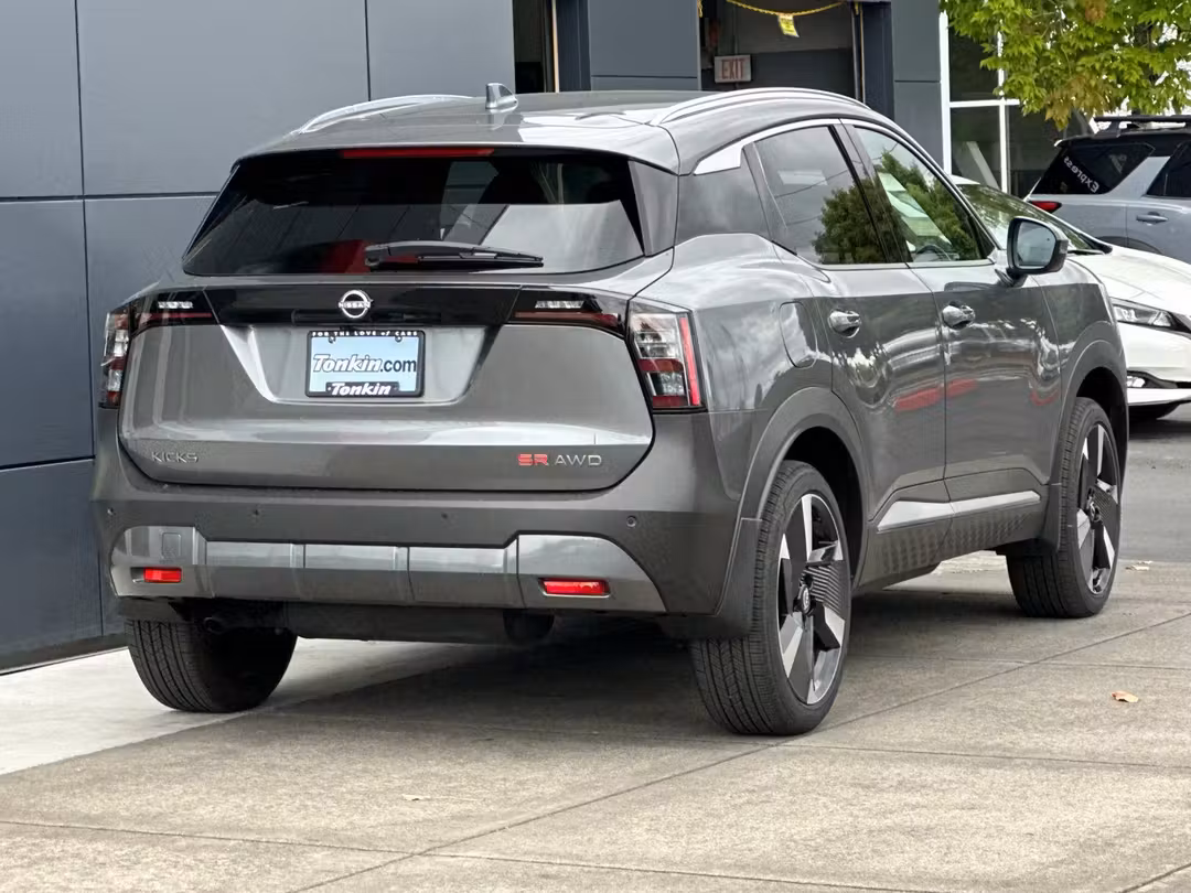 2025 Nissan Kicks SR - Image 3