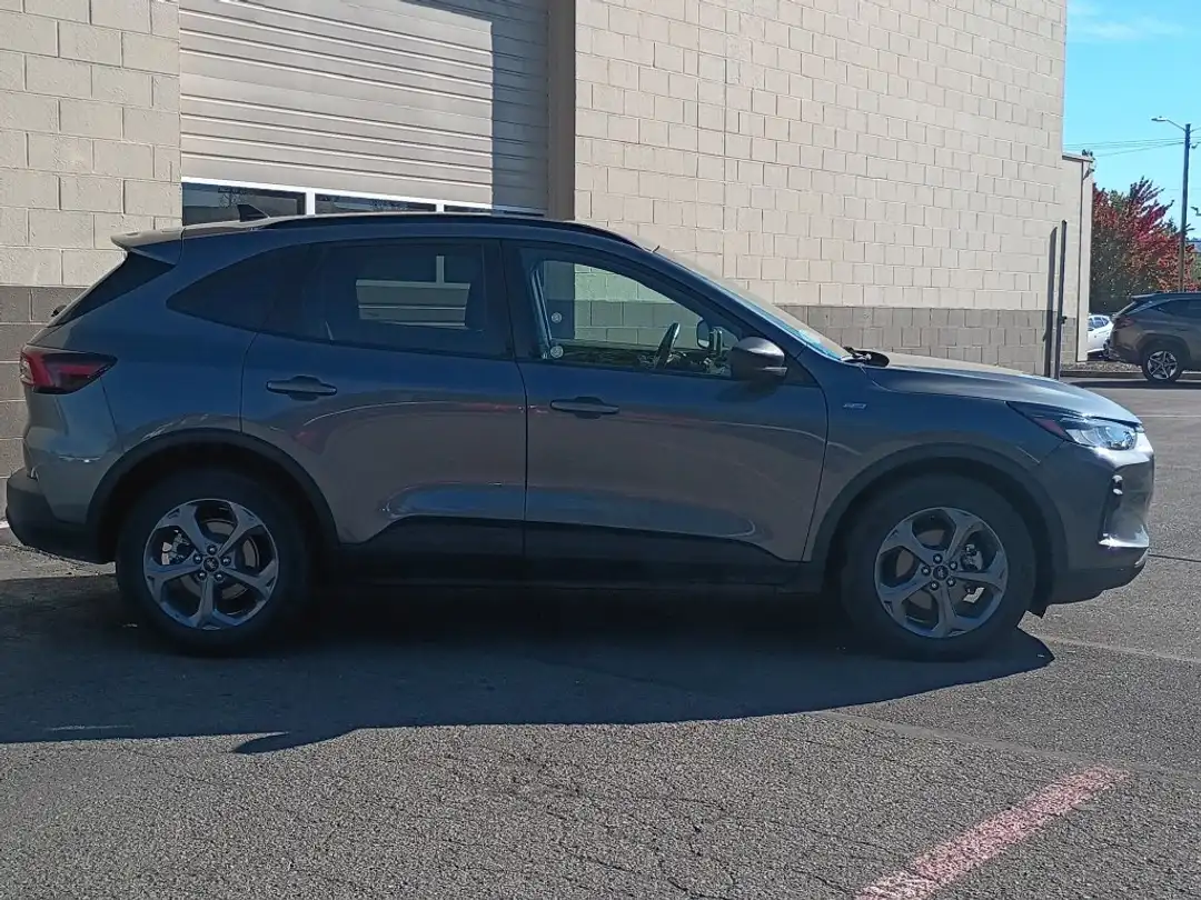 2025 Ford Escape STLine - Image 3