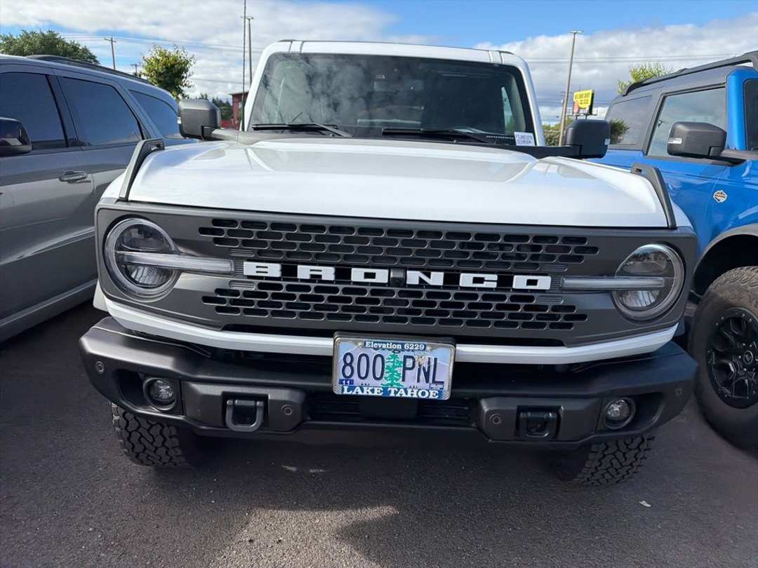 2023 Ford Bronco Badlands - Image 2
