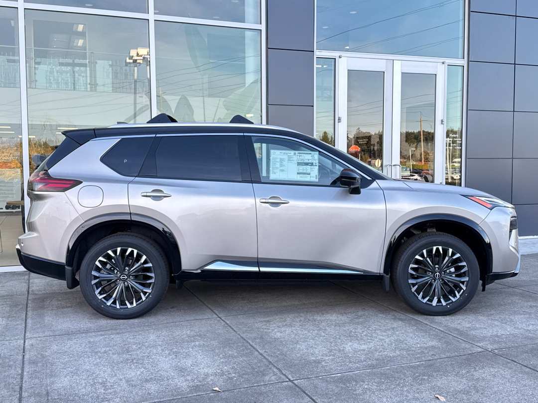 2026 Nissan Rogue Platinum - Image 3