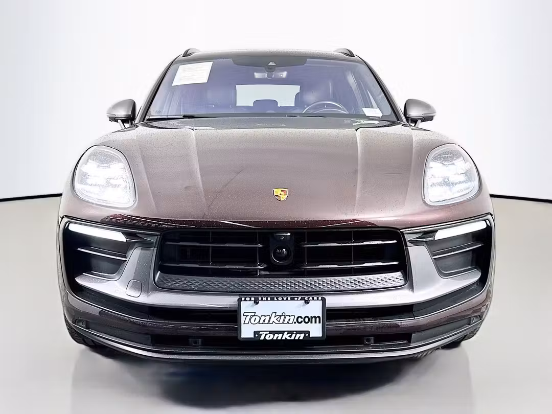 2023 Porsche Macan T - Image 2