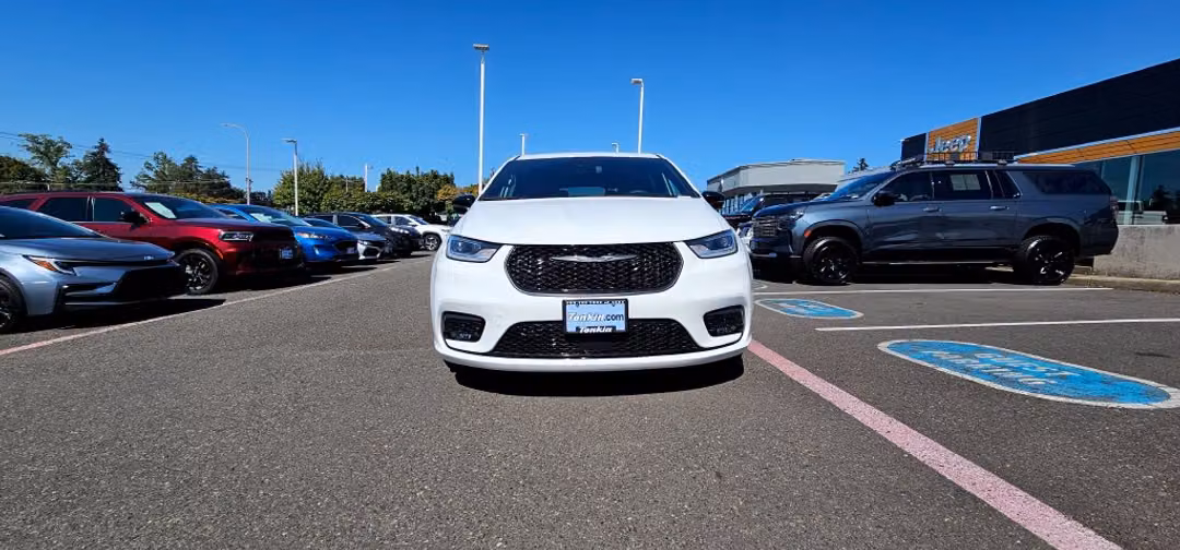 2024 Chrysler Pacifica Hybrid Select S Appearance - Image 3
