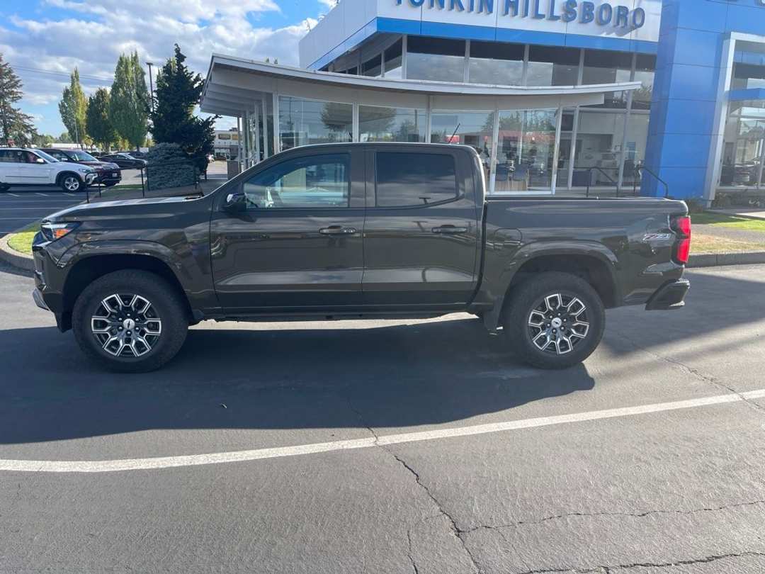 2024 Chevrolet Colorado Z71 - Image 2