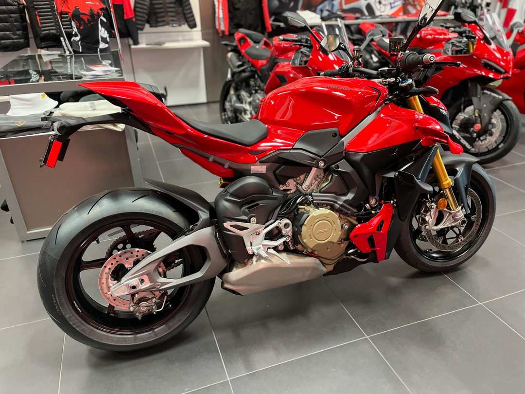 2026 Ducati Streetfighter V4 S - Image 3