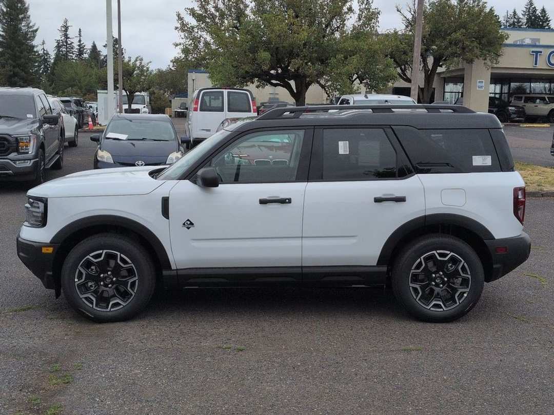 2026 Ford Bronco Sport Outer Banks - Image 2
