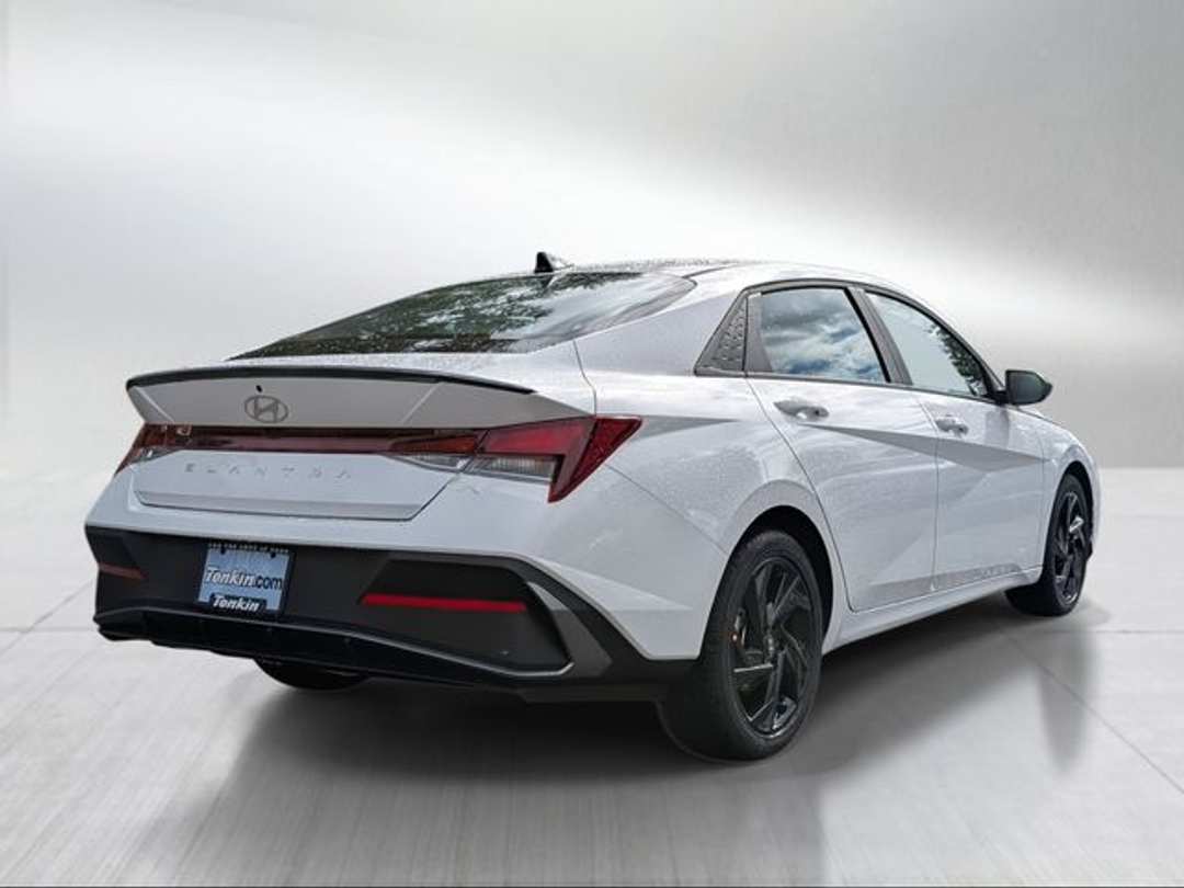 2026 Hyundai Elantra SEL Sport - Image 3
