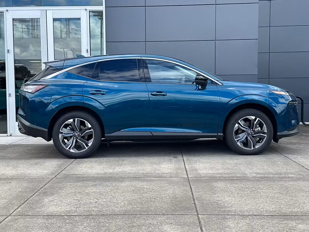 2025 Nissan Murano SL - Image 2
