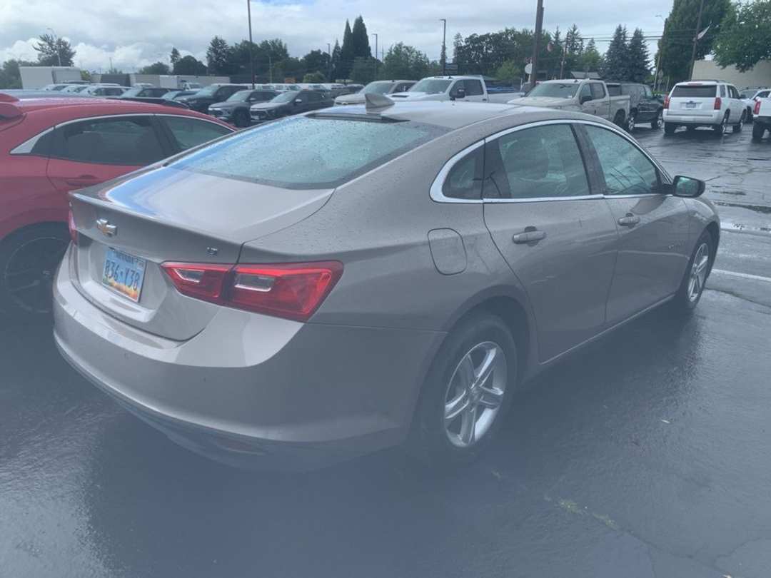 2024 Chevrolet Malibu LT - Image 3