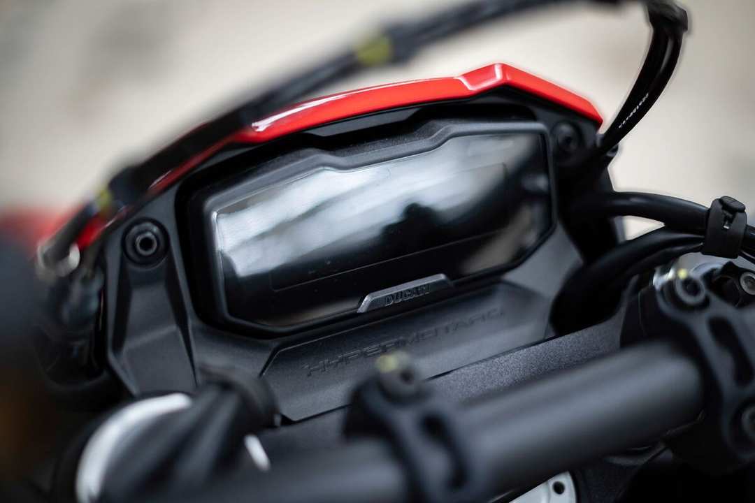 2024 Ducati Hypermotard 698 - Image 2