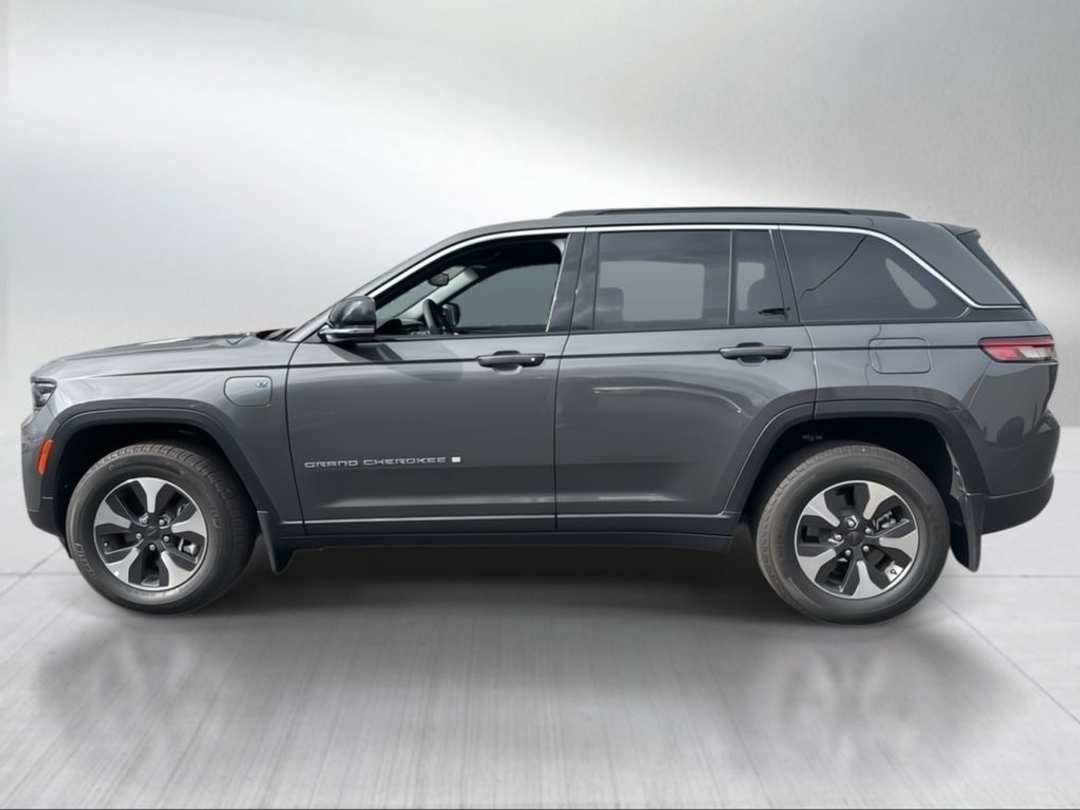 2025 Jeep Grand Cherokee 4xe - Image 3