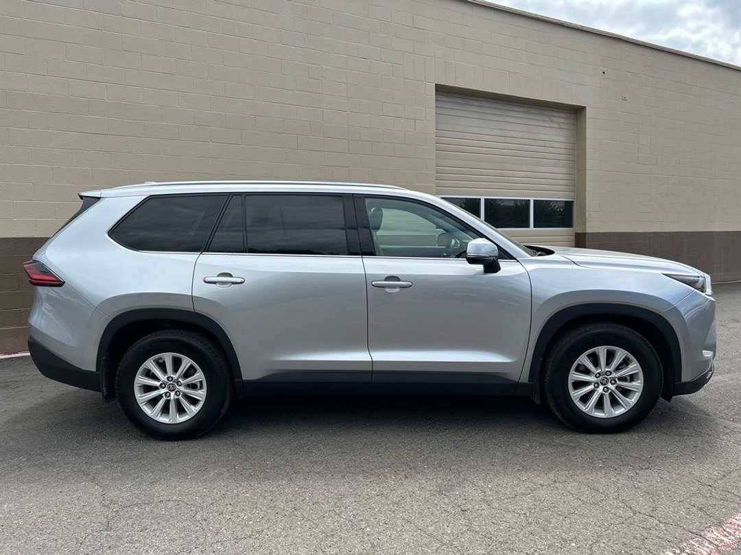 2025 Toyota Grand Highlander Hybrid XLE - Image 3